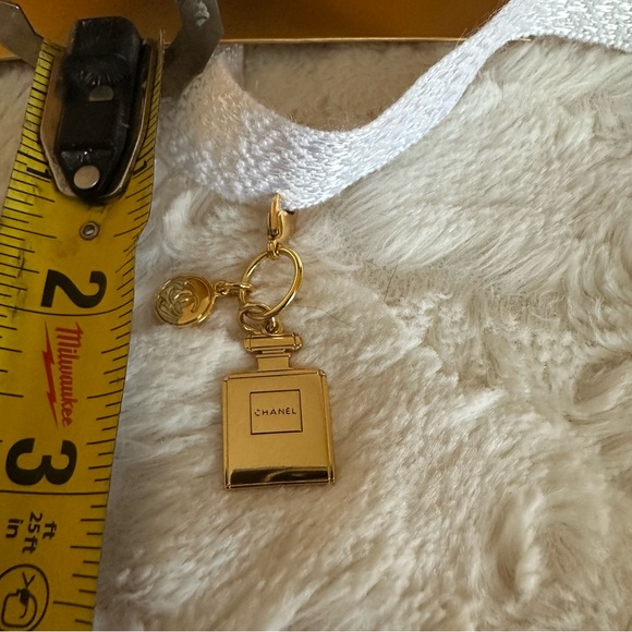 Authentic CHANEL number 5 Charm and Gift Bag - Picture 8 of 9